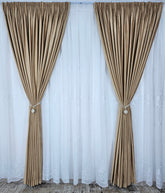 Set Lefkada: perdea alba din in cu flori albe si draperie catifea caramel