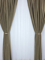 Set Anda – Perdea Alba cu Sidef si Draperie din Catifea Cacao cu Lapte Blackout 90% – Set elegant pentru living si dormitor in nuante alb, crem, bej si maro deschis, confectionat pe comanda