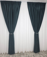 Set Como – Perdea Voal Premium si Draperie Catifea Verde Onix – Ideal pentru Livinguri Elegante cu Canapele Crem, Mobilier Maro sau Gri si Accente Aurii sau Negre – Confectionat pe Comanda
