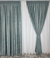 Set ideal pentru livinguri si dormitoare in nuante de alb,turcoaz,crem sau gri-Colectia Decorativa:Perdea Alba Simpla si Draperie Tip Vopsea Decorativa Turcoaz Deschis