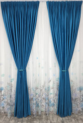 Set Laguna de Safir – Perdea din Voal cu Model Floral si Draperie Catifea Turcoaz Azur – Ideal pentru Livinguri Luminoase cu Canapele Crem, Mobilier Alb sau Gri si Accente Turcoaz – Confectionat pe Comanda
