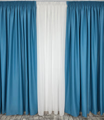 Draperie Simpla Turcoaz Azur Blackout 60-80% pentru Living si Dormitor cu Mobilier Crem si Alb, 100% Poliester, Confectionata la Comanda Casablanca Magazin