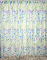 Perdea Elena din Voal cu Model Floral Multicolor Verde, Mov si Albastru – ideala pentru livinguri vesele si dormitoare luminoase cu canapele crem, gri, alb sau accente colorate si mobilier alb sau lemn natur – confectionata pe comanda