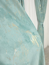 Colectia Venetia: perdea din matase cu insertii aurii varianta 3 si draperie din catifea cu insertii aurii - Verde Menta