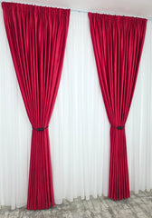 Set Dinamo – Perdea Voal Premium si Draperie Catifea Rosu – Ideal pentru Livinguri Indraznete cu Canapele Crem, Mobilier Alb sau Negru si Accente Rosii sau Aurii – Confectionat pe Comanda