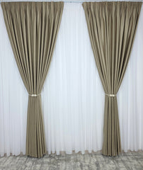 Set Chelsea – Perdea Voal Premium si Draperie Catifea Grej Nisipiu – Ideal pentru Livinguri Calde cu Canapele Crem, Mobilier Bej sau Lemn Natur si Decoruri in Tonuri Pamantii – Confectionat pe Comanda