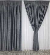 Colectia Pandantiv Gri Inchis: Set Recomandat pentru Camere in Nuante de Gri, Alb, Crem si Negru - Perdea Borangic Alba cu Sidef Argintiu si Draperie Catifea Gri Inchis pentru Living si Dormitor - Confectionat pe Comanda
