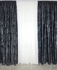 Draperie Milano catifea neagra cu insertii argintii-ideala pentru interioare albe, gri sau crem-auriu