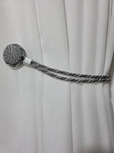 Set magneti cu fir lung, gri-alb material textil(2bucati)