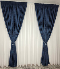 Draperie Venti Albastru Inchis Texturata cu Aspect de Vopsea Decorativa Blackout 70-90% pentru Living si Dormitor cu Mobilier Gri si Alb, Confectionata la Comanda Casablanca Magazin