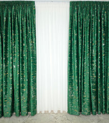 Draperie Mayon Catifea Verde Smarald cu Insertii Aurii – draperie eleganta pentru living si dormitor, ideala pentru canapele crem, bej, gri sau mobilier lemn natur si accente aurii – confectionata pe comanda