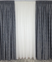 Perdea Adonis din material plin ca textura cu insertii argintii