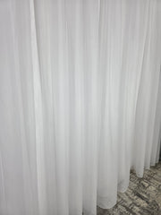 Perdea sable alb, material plin ca textura, nu necesita calcare dupa spalare