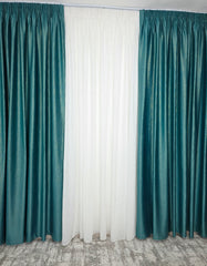 Colectia Valencia – Perdea Alba din Matase cu Insertii Aurii Varianta 1 si Draperie Rolex din Catifea Verde Turcoaz cu Sclipici Auriu – Set elegant pentru living si dormitor in nuante alb, crem, turcoaz, verde si auriu, confectionat pe comanda