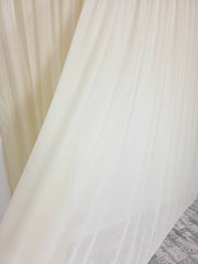 Perdea matase crem, material plin ca textura ce cade greu, material nesifonabil