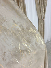 Colectia Venetia: perdea din matase cu insertii aurii varianta 3 si draperie din catifea cu insertii aurii - Auriu