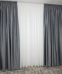 Colectia Linistea de Aur – Perdea Voal Alb Premium si Draperie Rolex Catifea Gri cu Sclipici Argintiu – Ideal pentru Livinguri Moderne cu Canapele Gri, Mobilier Alb sau Negru si Accente Argintii – Confectionat pe Comanda