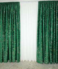 Draperie Mayon Catifea Verde Smarald cu Insertii Aurii – draperie eleganta pentru living si dormitor, ideala pentru canapele crem, bej, gri sau mobilier lemn natur si accente aurii – confectionata pe comanda