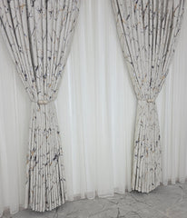 Colectia Majestic – Perdea Crem din Borangic cu Sidef Auriu si Draperie Catifea Bej cu Insertii – Ideal pentru Livinguri Elegante cu Canapele Crem, Mobilier Maro si Accente Aurii – Confectionat pe Comanda