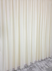 Perdea matase crem, material plin ca textura ce cade greu, material nesifonabil