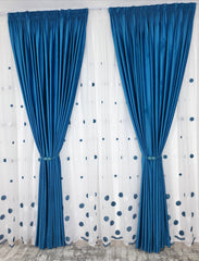 Set Liana – Perdea Alba din In cu Buline Turcoaz si Draperie Catifea Turcoaz – ideal pentru livinguri cu canapele crem, gri deschis sau bej si accente turcoaz, mobilier alb sau lemn natur, confectionat pe comanda