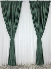 Colectia Pandantiv: Perdea Alba Din Borangic Cu Sidef Argintiu Si Draperie Catifea Verde Smarald Cu Insertii