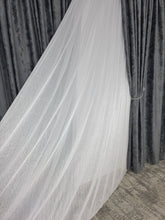 Perdea alba din material plin ca textura, cu sclipici argintiu model Bergamo