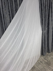 Perdea alba din material plin ca textura, cu sclipici argintiu model Bergamo