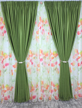 Set Primavara in Verde – Perdea din Voal cu Model Floral si Draperie Soft Verde Olive – Ideal pentru Livinguri Naturale cu Canapele Crem, Mobilier Lemn Natur si Decoruri in Tonuri Pamantii – Confectionat pe Comanda