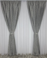 Colectia Pandantiv: Perdea Alba Din Borangic Cu Sidef Argintiu Si Draperie Catifea Gri Deschis Cu Insertii