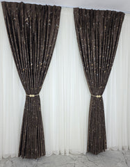 Colectia Majestic – Perdea Crem din Borangic cu Sidef Auriu si Draperie Catifea Maro cu Insertii – Ideal pentru Livinguri cu Canapele Crem, Mobilier Maro sau Wenge si Decoruri Calde din Lemn Natur – Confectionat pe Comanda