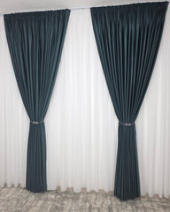 Set Como – Perdea Voal Premium si Draperie Catifea Verde Onix – Ideal pentru Livinguri Elegante cu Canapele Crem, Mobilier Maro sau Gri si Accente Aurii sau Negre – Confectionat pe Comanda