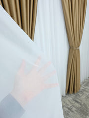 Colectia Noapte-Zi – Perdea Voal Alb Premium si Draperie Paris Caramel Blackout – Ideal pentru Livinguri Calde cu Canapele Crem, Mobilier Maro sau Decoruri Bej si Lemn Natur – Confectionat pe Comanda