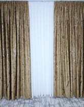 Colectia Amazon Varianta Auriu Bronz: Perdea Nesifonabila Matase Alb Imaculat și Draperie Catifea Cu Insertii Aurii