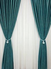 Colectia Valencia – Perdea Alba din Matase cu Insertii Aurii Varianta 1 si Draperie Rolex din Catifea Verde Turcoaz cu Sclipici Auriu – Set elegant pentru living si dormitor in nuante alb, crem, turcoaz, verde si auriu, confectionat pe comanda