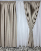 Ideal pentru living si dormitor cu pat sau canapea crem, roz pudrat ori bej si pereti albi – Colectia Blackout: Perdea Matase Alba Premium si Draperie Crem-Roze Blackout 80% – confectionat pe comanda