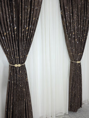 Colectia Majestic – Perdea Crem din Borangic cu Sidef Auriu si Draperie Catifea Maro cu Insertii – Ideal pentru Livinguri cu Canapele Crem, Mobilier Maro sau Wenge si Decoruri Calde din Lemn Natur – Confectionat pe Comanda