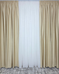 Colectia Valencia – Perdea Alba din Matase cu Insertii Aurii Varianta 1 si Draperie Rolex din Catifea Crem Auriu cu Sclipici Auriu – Set elegant pentru living si dormitor in nuante alb, crem, bej si auriu, confectionat pe comanda