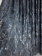 Colectia Venetia: perdea din matase cu insertii argintii varianta 3 si draperie din catifea cu insertii argintii - Negru