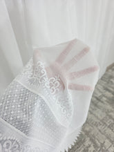 Perdea Lior alba cu broderie material plin ca textura tip in