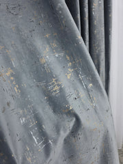 Draperie Pandantiv din Catifea Gri Inchis cu Insertii – Ideala pentru Livinguri Moderne cu Canapele Crem, Mobilier Alb sau Accente Negre si Gri – Confectionata pe Comanda