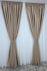 Colectia Noapte-Zi – Perdea Voal Alb Premium si Draperie Paris Capucino Blackout – Ideal pentru Livinguri Elegante cu Canapele Crem, Mobilier Maro sau Decoruri Bej si Lemn Natur – Confectionat pe Comanda