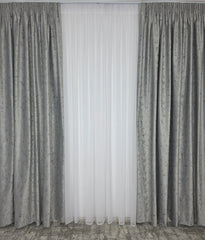 Draperie Pandantiv din Catifea Gri Deschis cu Insertii – Ideala pentru Livinguri Luminoase cu Canapele Crem, Mobilier Alb si Decoruri Moderne – Confectionata pe Comanda