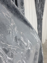 Colectia Venetia: perdea din matase cu insertii argintii varianta 3 si draperie din catifea cu insertii argintii - Gri inchis