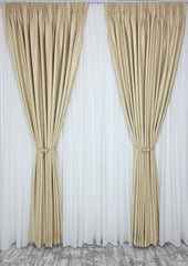 Colectia Valencia – Perdea Alba din Matase cu Insertii Aurii Varianta 1 si Draperie Rolex din Catifea Crem Auriu cu Sclipici Auriu – Set elegant pentru living si dormitor in nuante alb, crem, bej si auriu, confectionat pe comanda