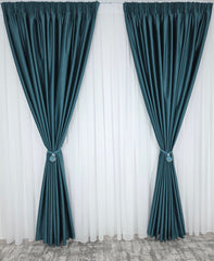 Set Premium – Perdea Matase Alb Imaculat si Draperie Verde Turcoaz Catifea – Ideal pentru Livinguri Luminoase cu Canapele Crem, Mobilier Alb sau Gri si Accente Turcoaz – Confectionat pe Comanda
