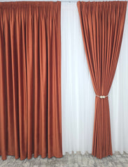 Set Ruginiu de Mai – Perdea Voal Premium si Draperie Catifea Caramiziu teracota – Ideal pentru Livinguri Calde cu Canapele Crem, Mobilier Maro sau Lemn Natur si Decoruri in Tonuri Pamantii – Confectionat pe Comanda