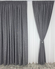 Set Los Angeles Gri Inchis – Perdea Alba Simpla si Draperie Tip Nisip – Ideal pentru Livinguri Moderne in nunate de Gri, Negru sau Alb – Confectionat pe Comanda