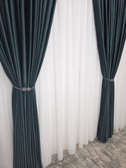 Set Como – Perdea Voal Premium si Draperie Catifea Verde Onix – Ideal pentru Livinguri Elegante cu Canapele Crem, Mobilier Maro sau Gri si Accente Aurii sau Negre – Confectionat pe Comanda