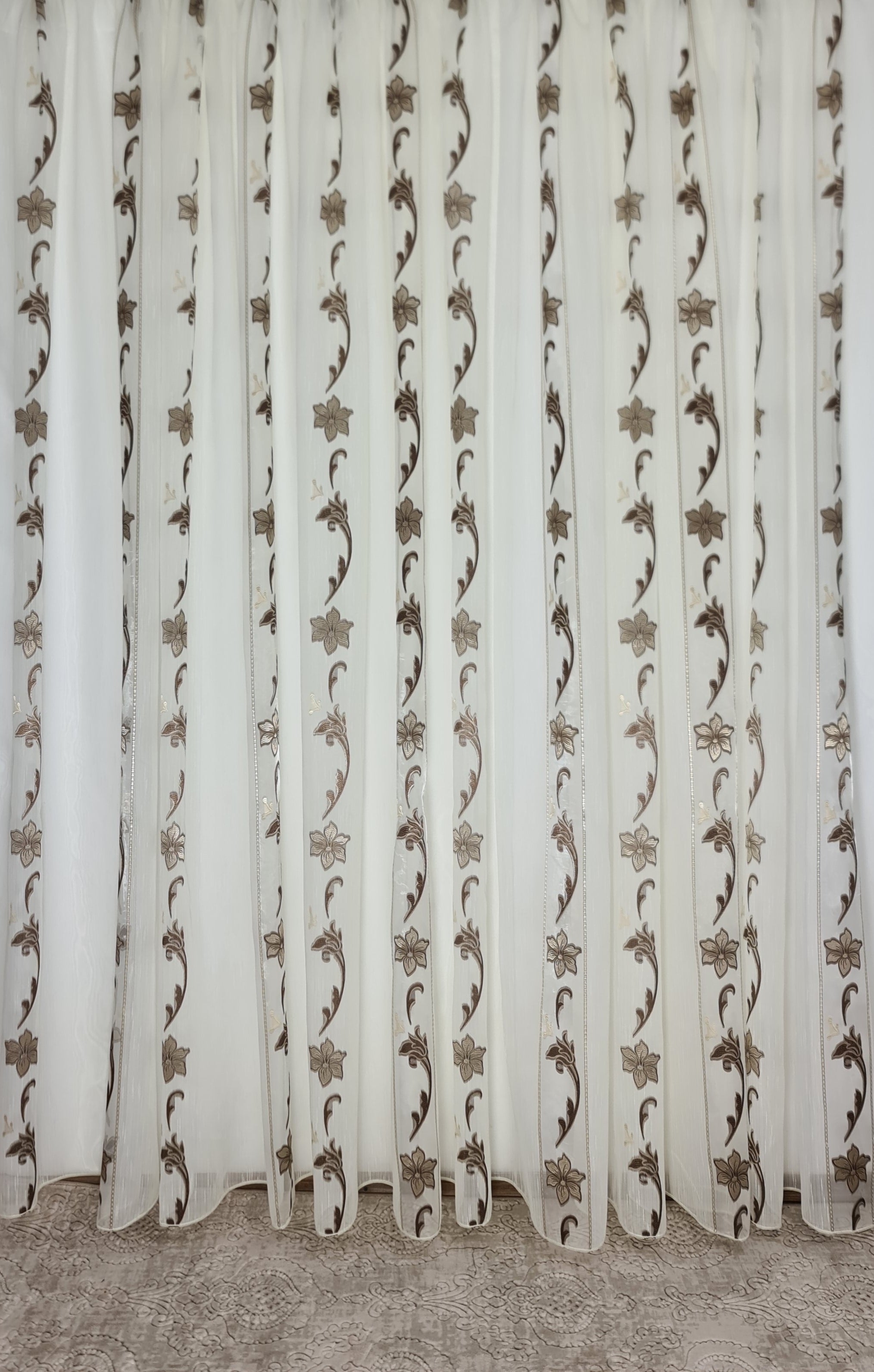 Perdea cu flori crem maro, model Ted, nu necesita calcare dupa spalare - CASABLANCA Perdea cu flori crem maro, model Ted, nu necesita calcare dupa spalare Casa Blanca Curtains & Drapes 40.00 CASABLANCA CASABLANCA